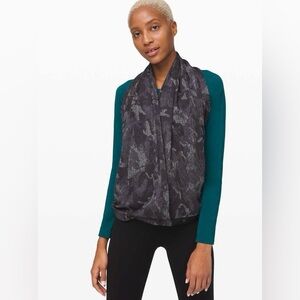 Lulu Vinyasa Scarf in Camo